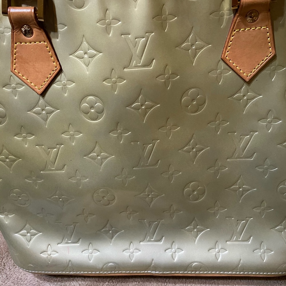 Louis Vuitton with serial number No refund. final and lowest offer